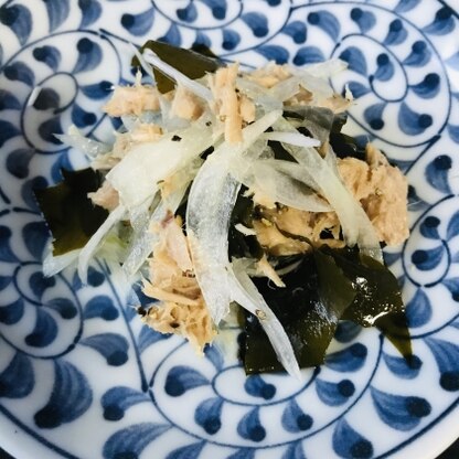 冷蔵庫にある食材で作れる便利な一品ですね。
色々な料理の副菜として使えて良いですね。
玉ねぎに甘みがあって美味しかったです。